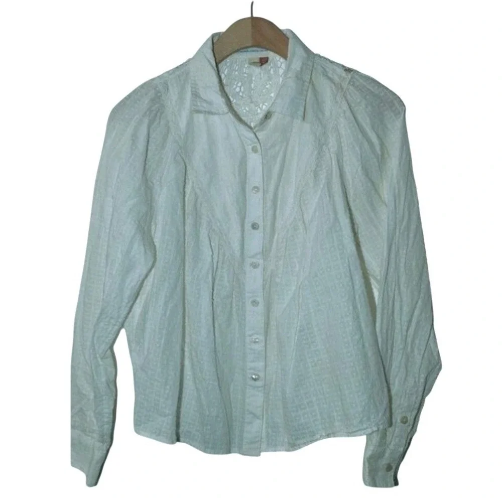 White Textured Button Up Shirt with‎ Lace Back Detail xs Read